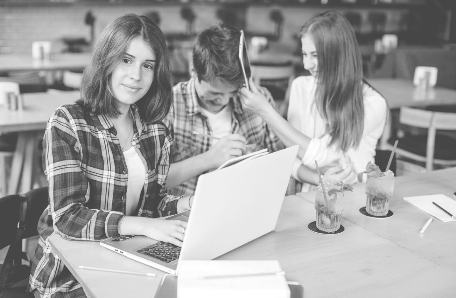 Espacio de trabajo colaborativo con análisis financiero
